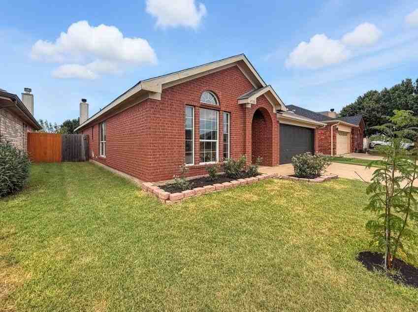 4720 Topaz Ln - Photo 3 of 39