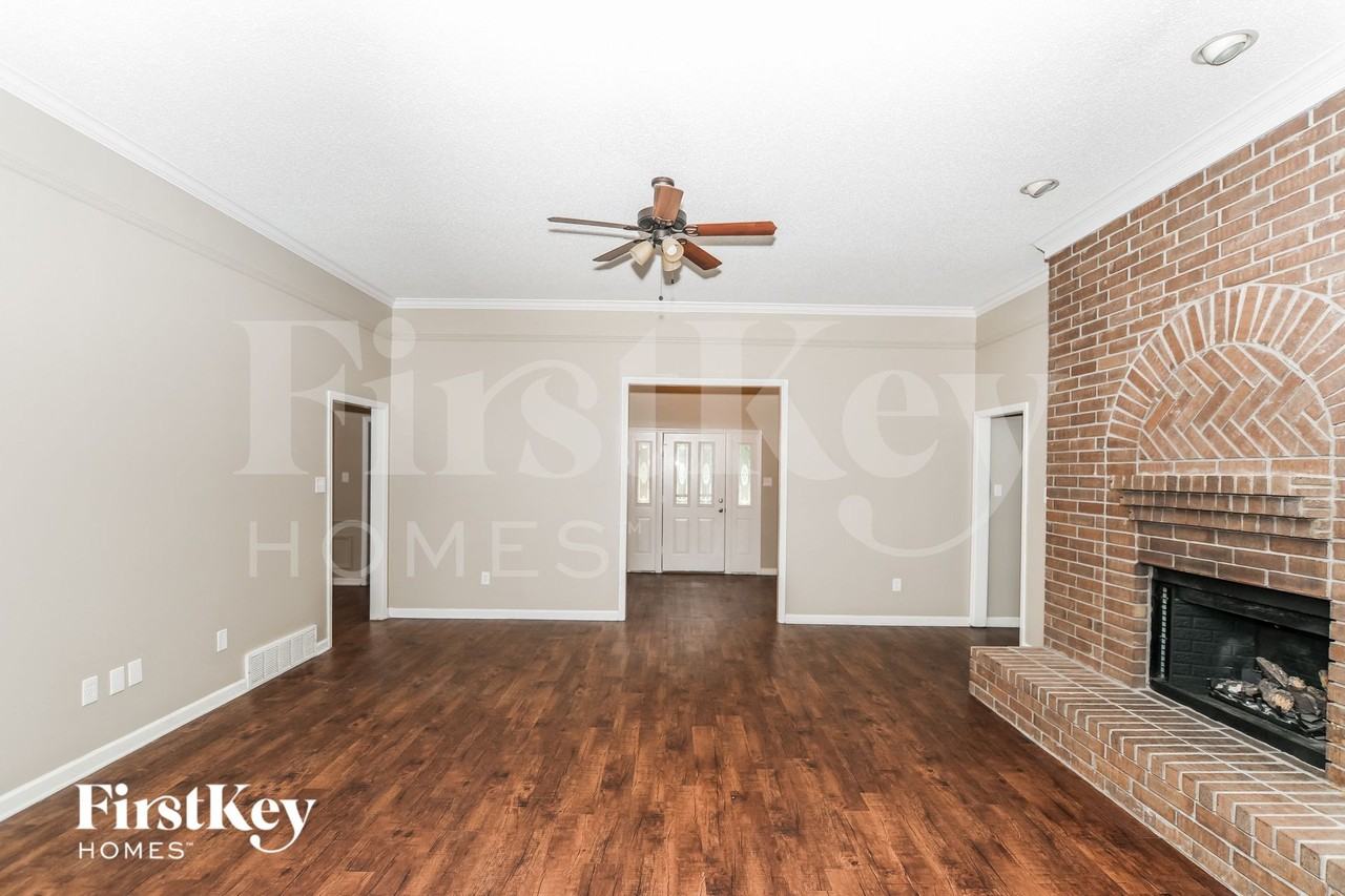 3456 Sunswept Dr - Photo 3 of 15