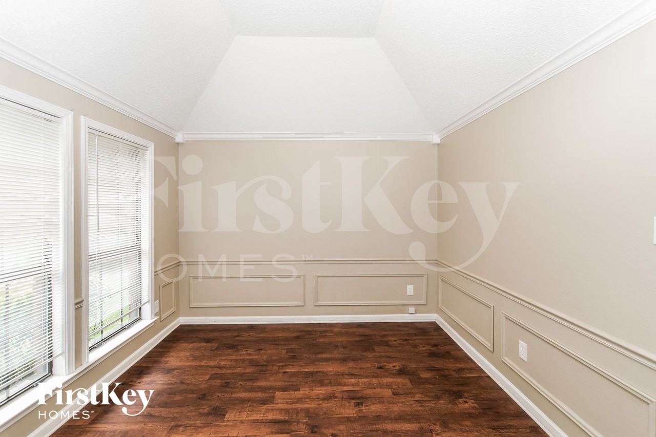 3456 Sunswept Dr - Photo 4 of 15