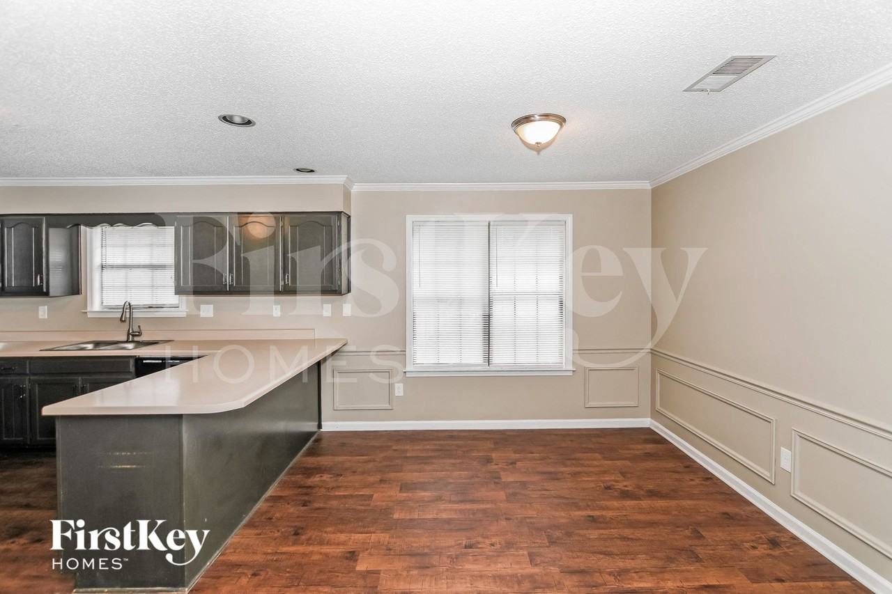 3456 Sunswept Dr - Photo 5 of 15
