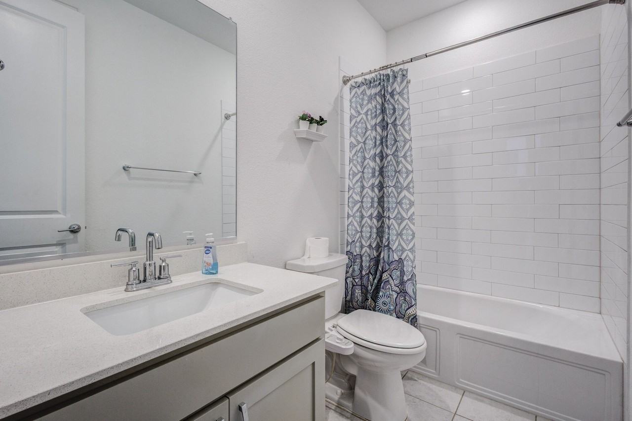7597 Sanctuary Dr - Photo 5 of 40
