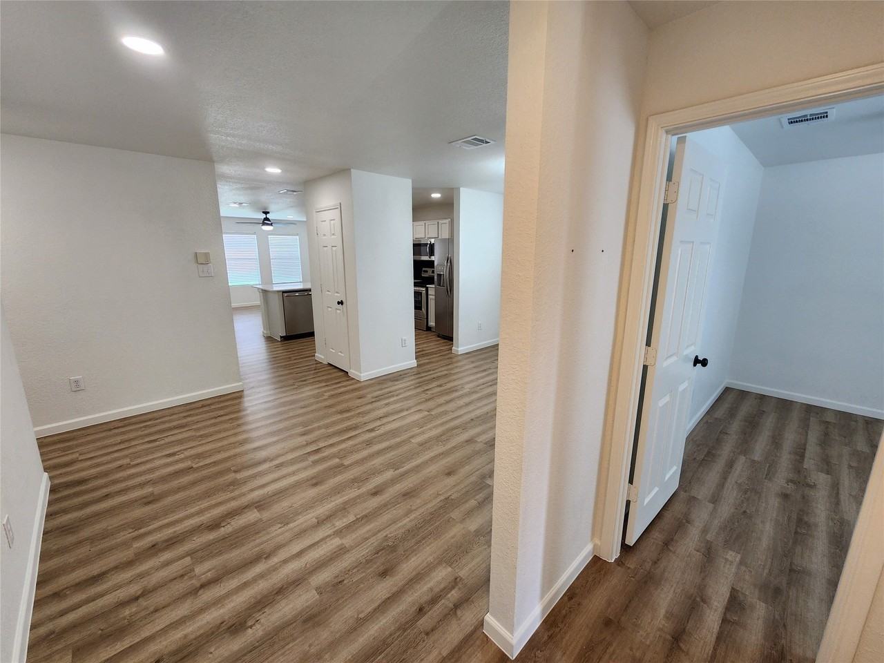 12808 Kingsgate Dr - Photo 3 of 40