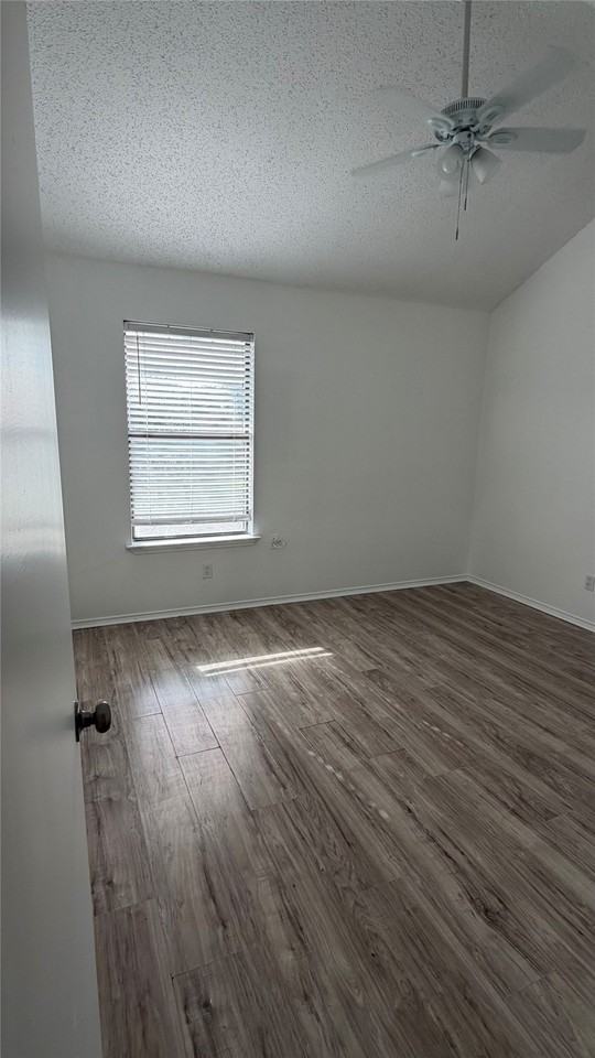 801 Bluebonnet Dr #B - Photo 6 of 8