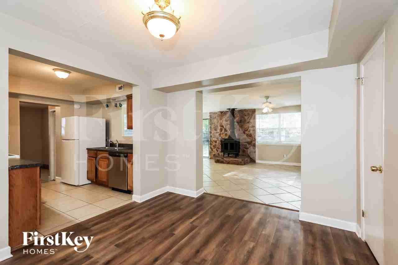 3204 Rogero Rd - Photo 5 of 19