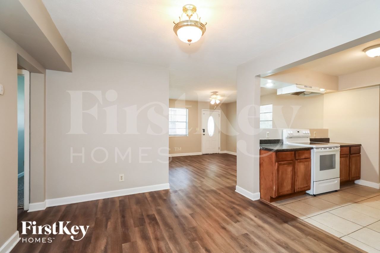 3204 Rogero Rd - Photo 6 of 19