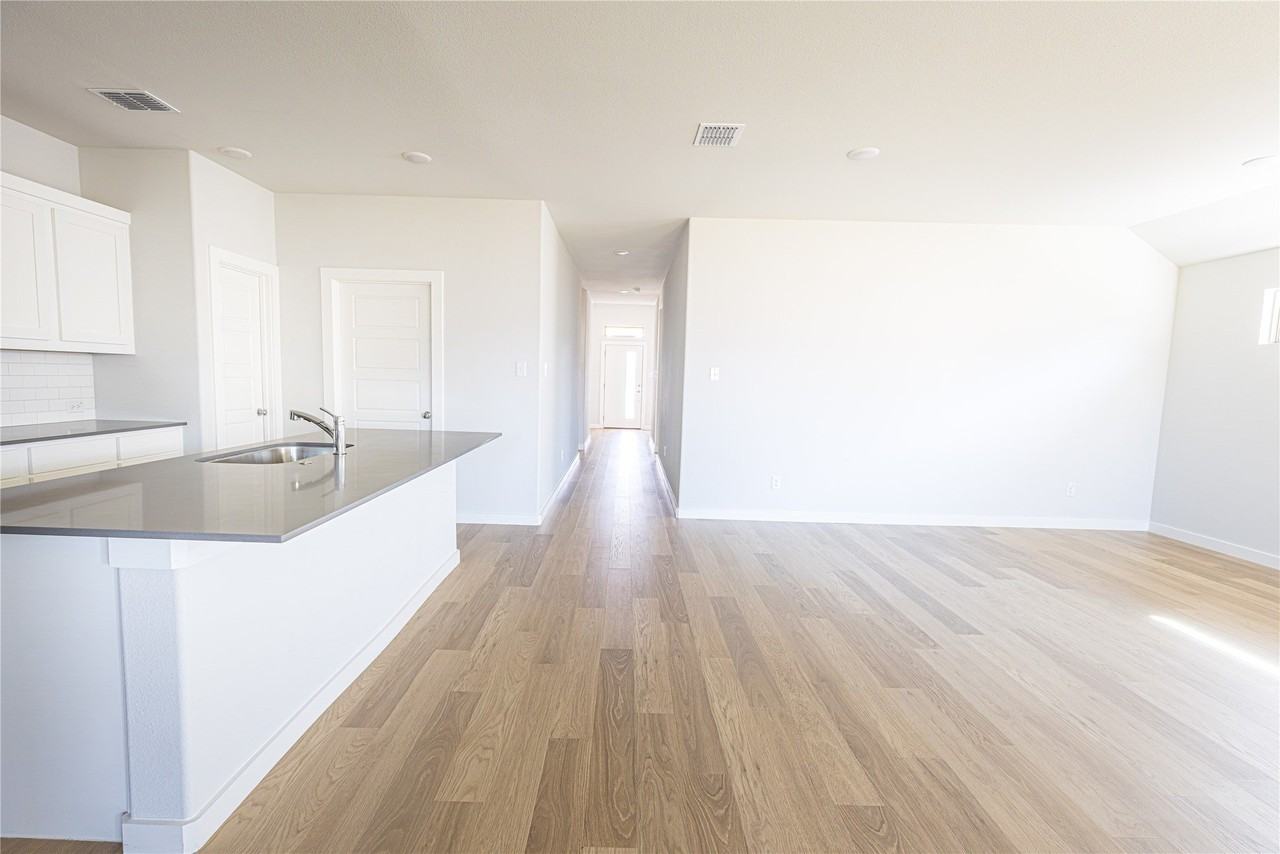6732 Denim Dr - Photo 3 of 23
