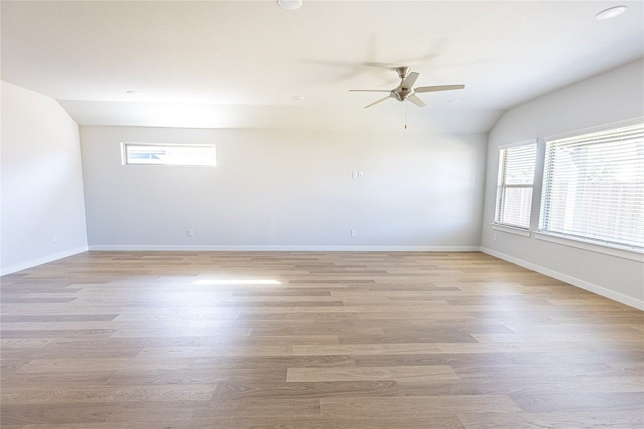 6732 Denim Dr - Photo 4 of 23