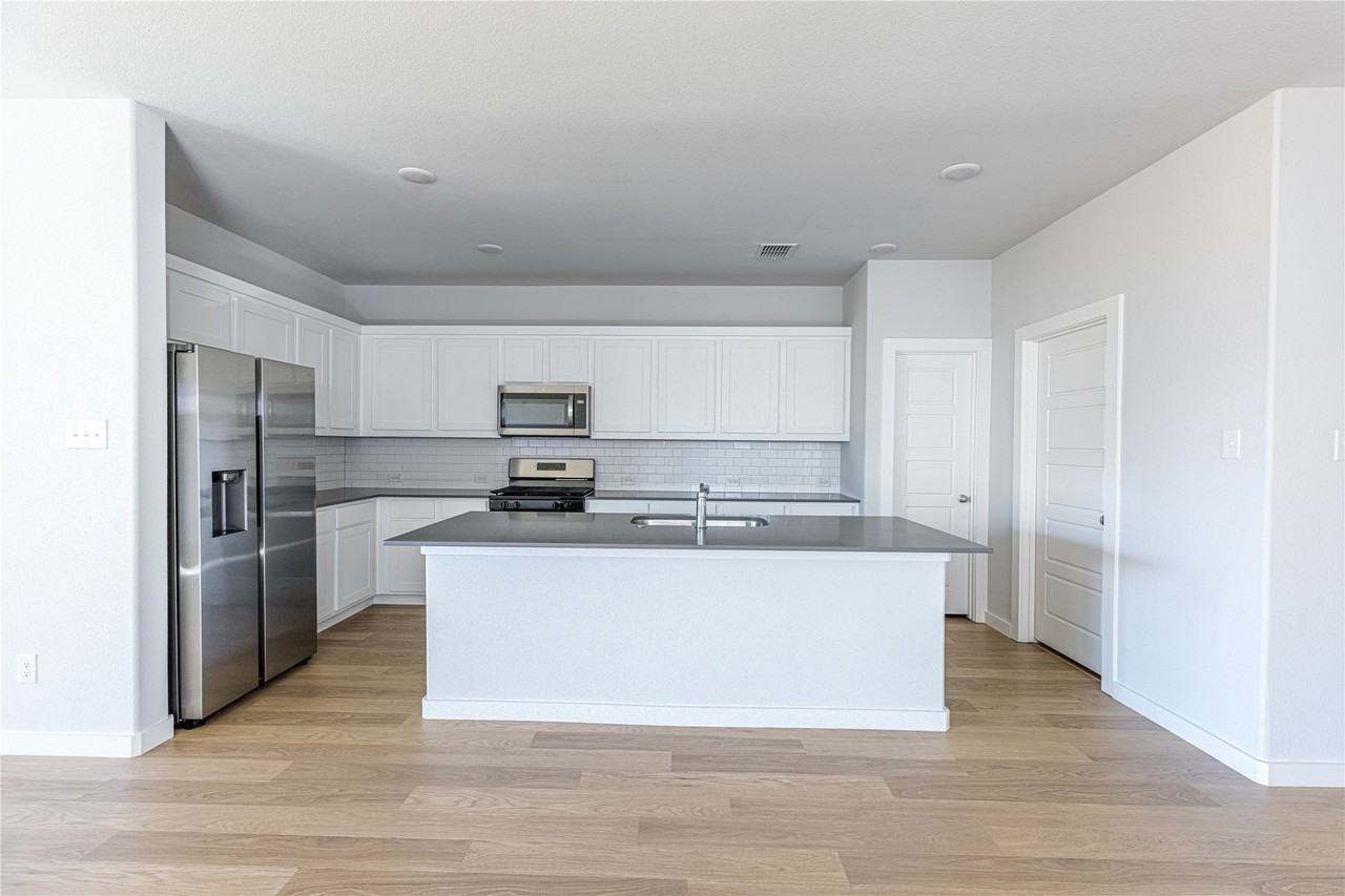 6732 Denim Dr - Photo 6 of 23