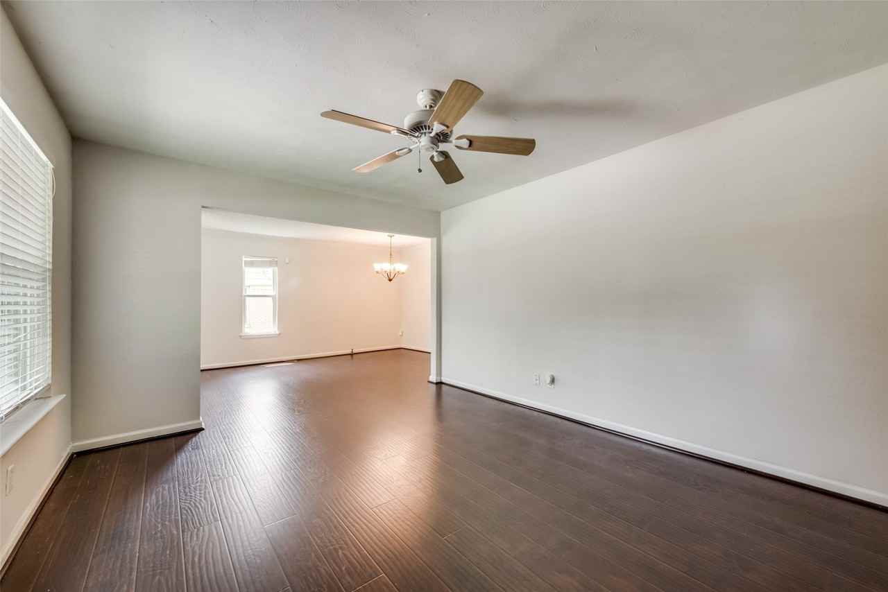 438 Daniel St - Photo 3 of 18
