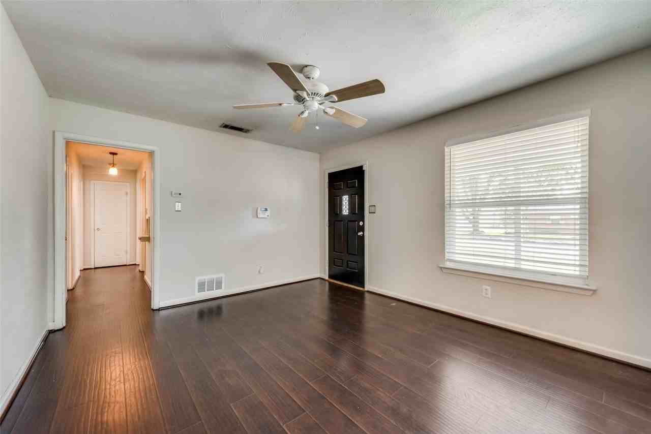 438 Daniel St - Photo 4 of 18