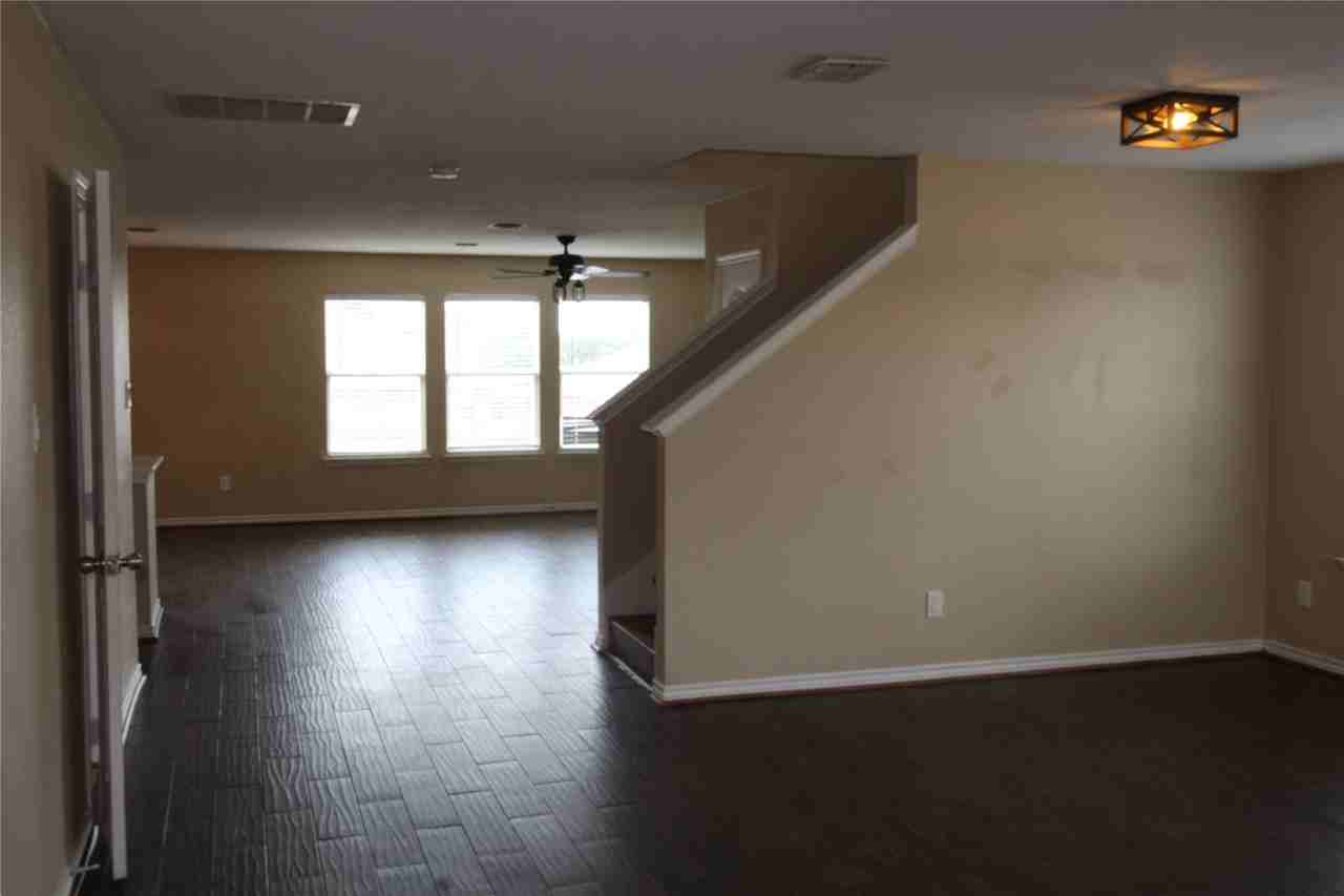 2435 Castle Pines Dr - Photo 3 of 26