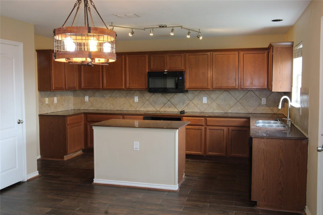 2435 Castle Pines Dr - Photo 6 of 26