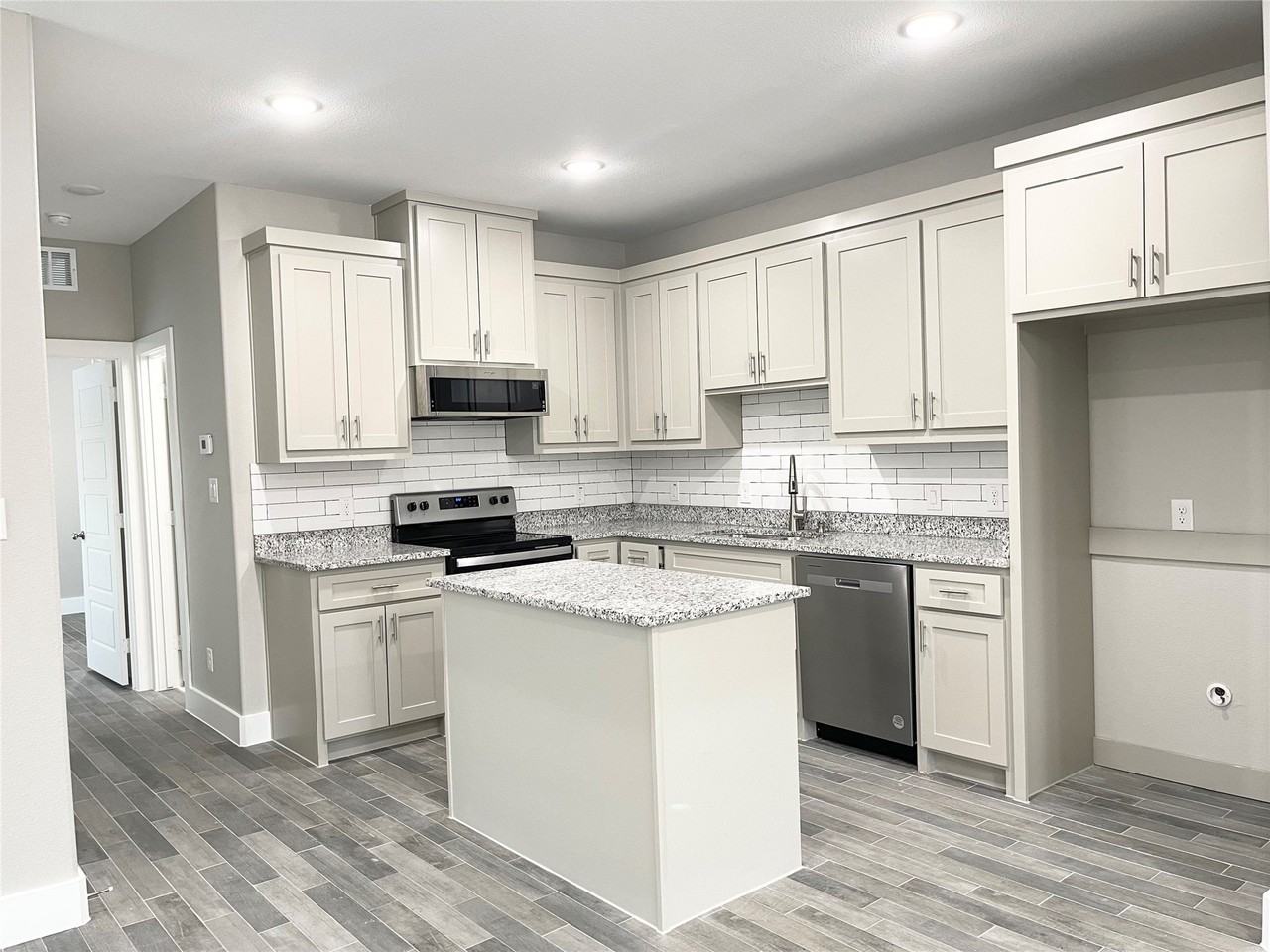 4839 Spindrift Psge - Photo 3 of 19