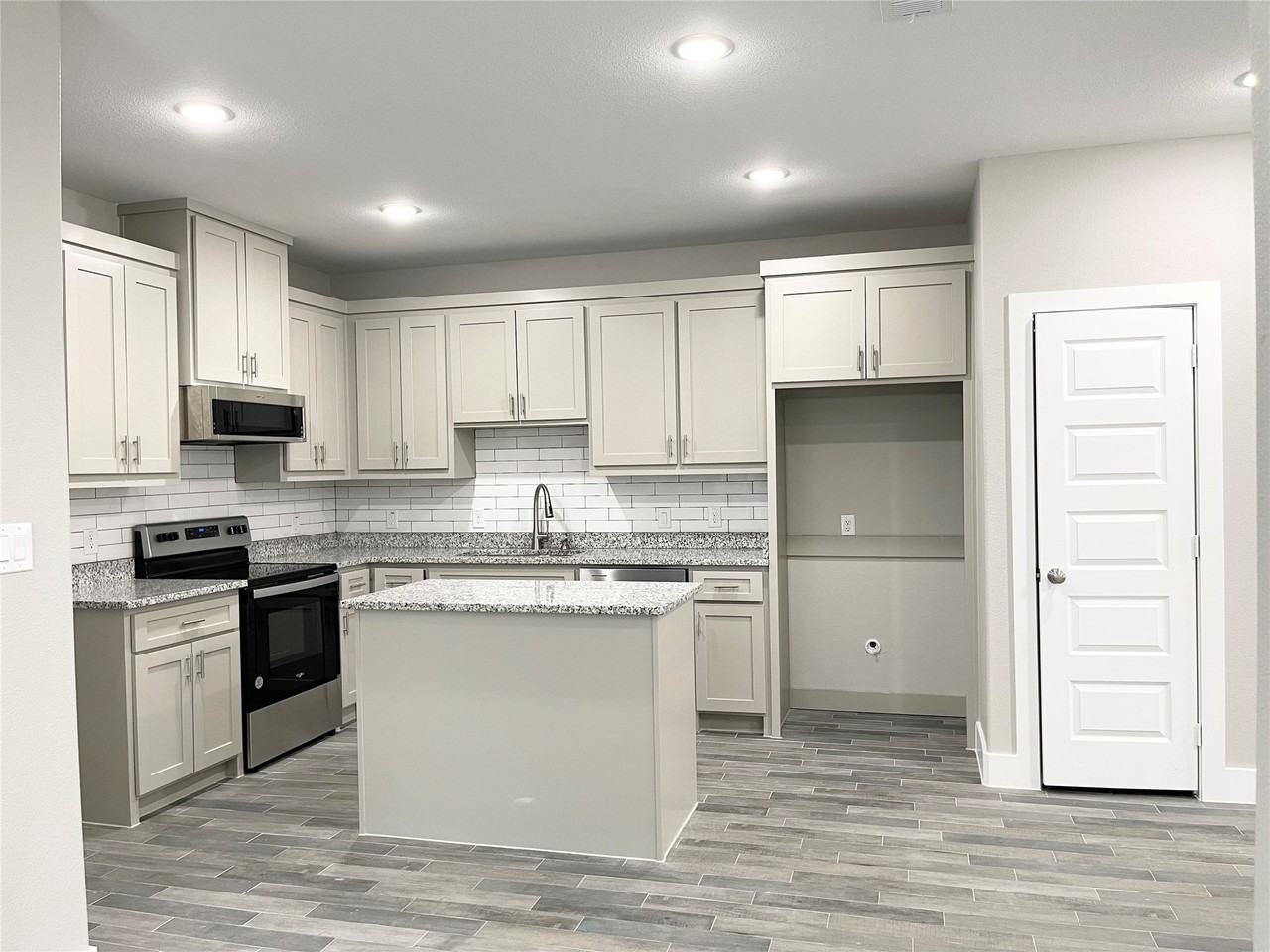 4839 Spindrift Psge - Photo 5 of 19