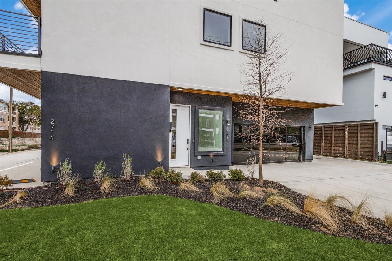 2714 N Carroll Ave #101 - Photo 2 of 26