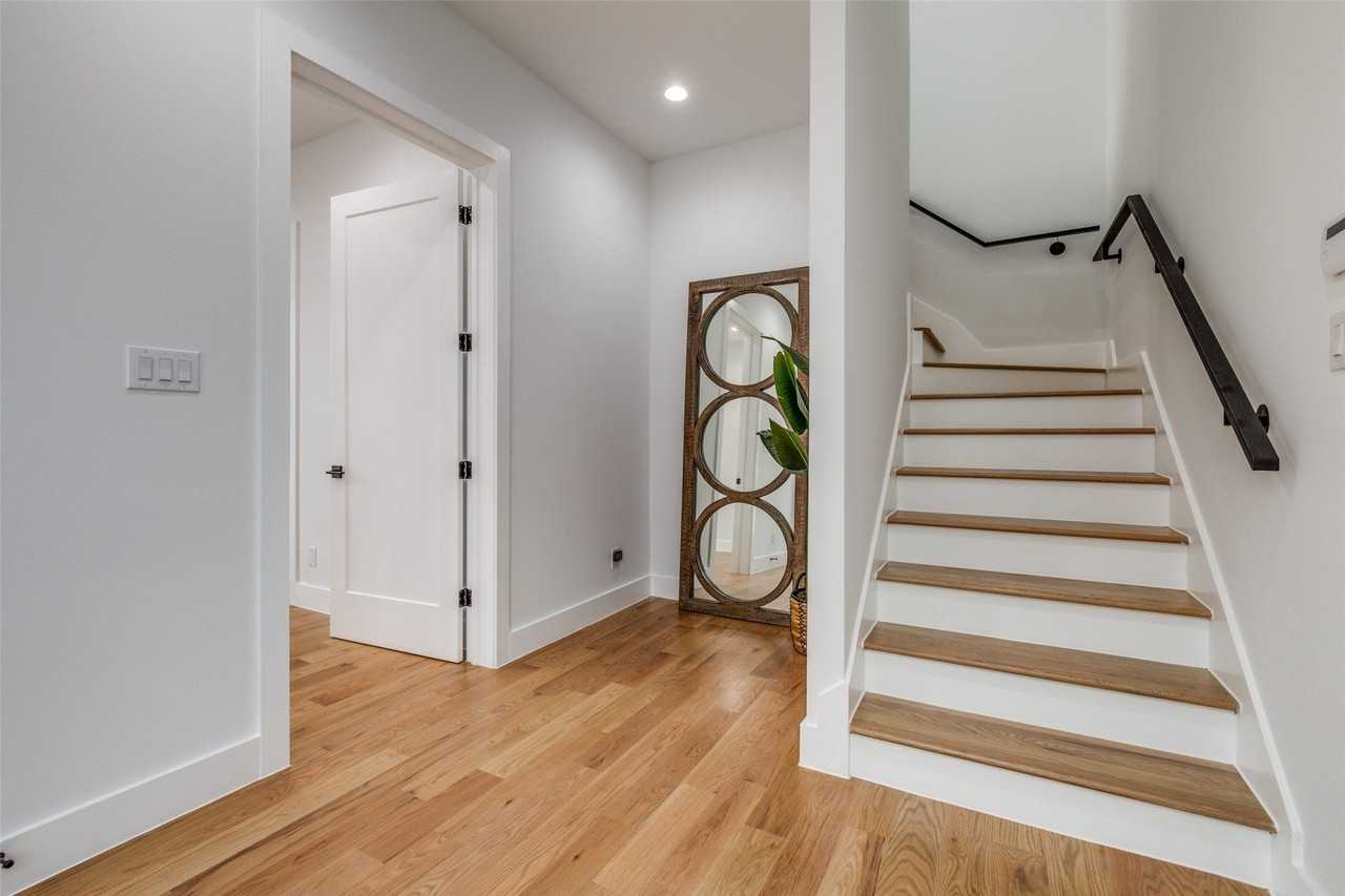 2714 N Carroll Ave #101 - Photo 4 of 26