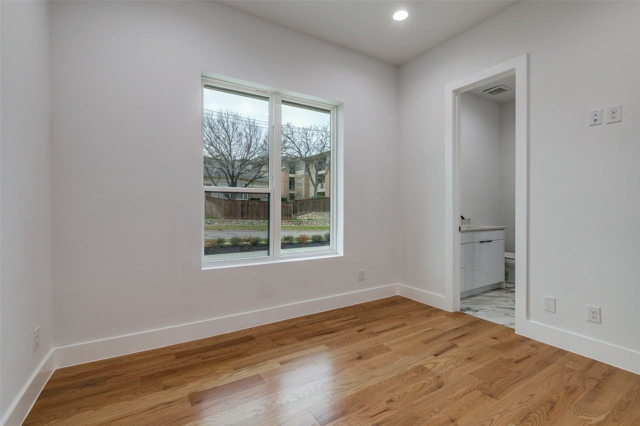 2714 N Carroll Ave #101 - Photo 5 of 26