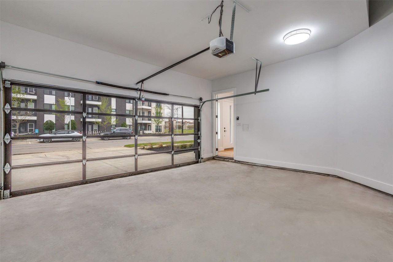 2714 N Carroll Ave #101 - Photo 7 of 26