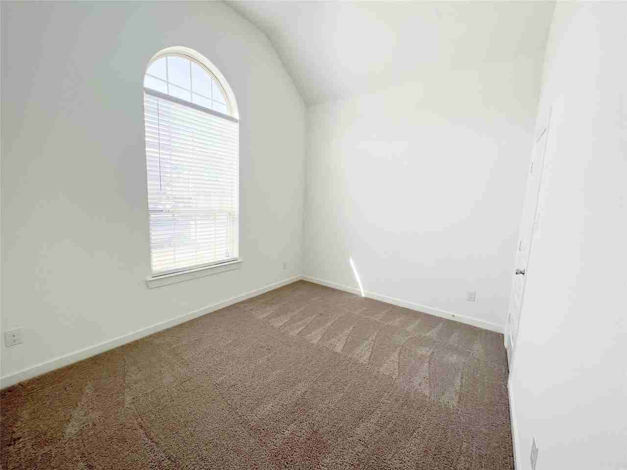 1120 Sheldon Dr - Photo 3 of 29