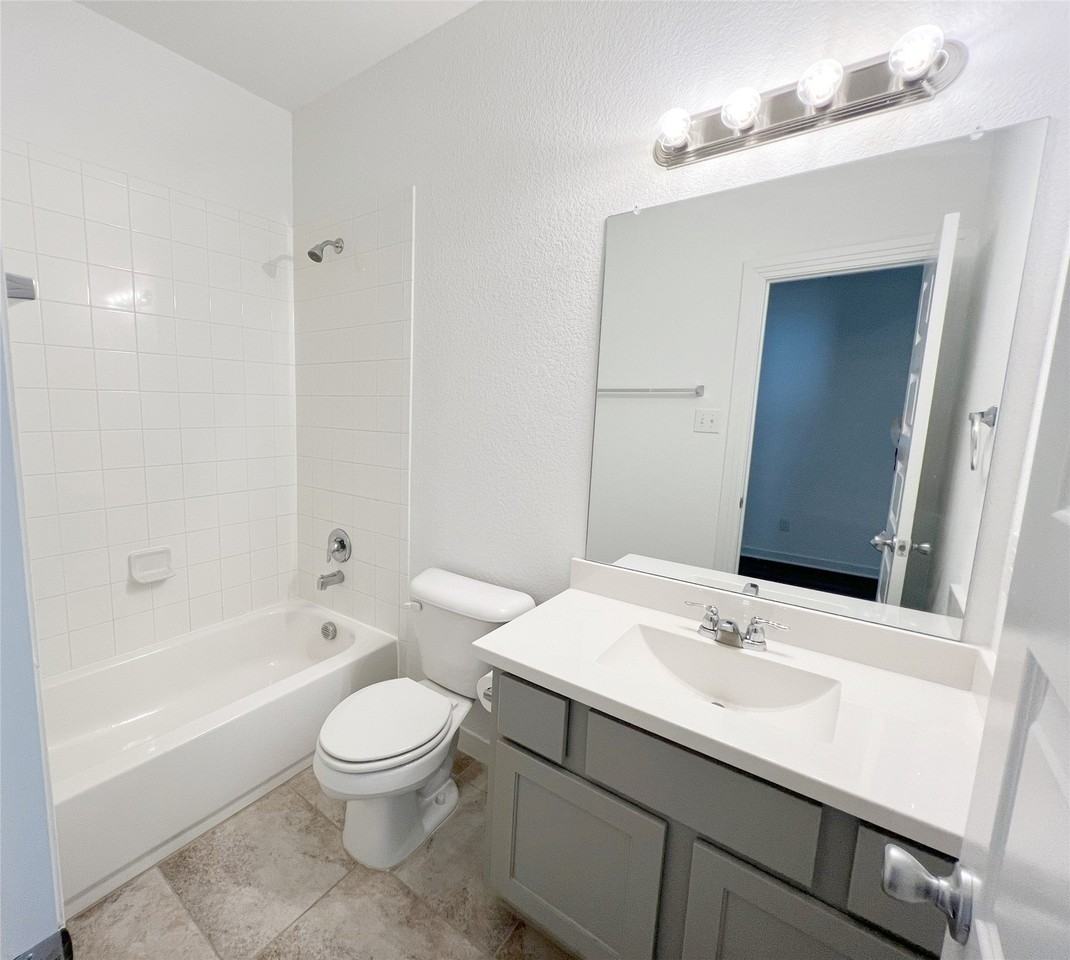 1120 Sheldon Dr - Photo 4 of 29