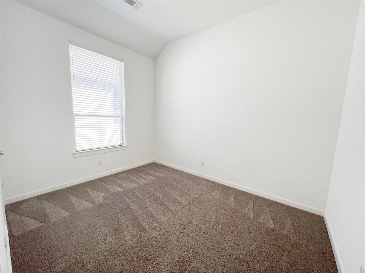 1120 Sheldon Dr - Photo 5 of 29