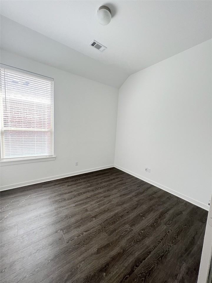 1120 Sheldon Dr - Photo 7 of 29