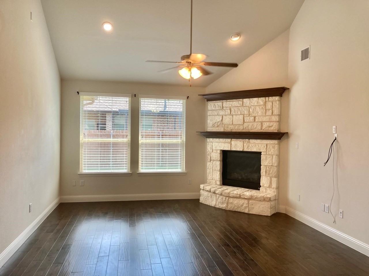 1106 Bryce Canyon Dr - Photo 2 of 20