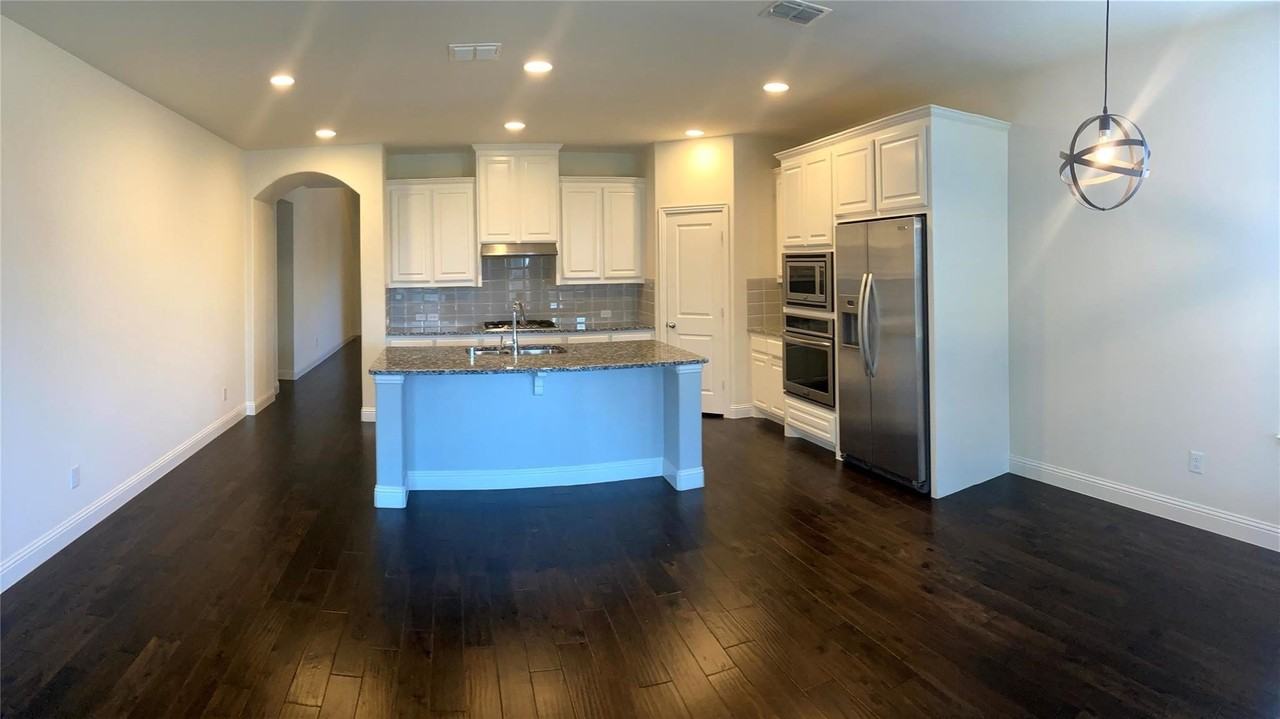 1106 Bryce Canyon Dr - Photo 4 of 20