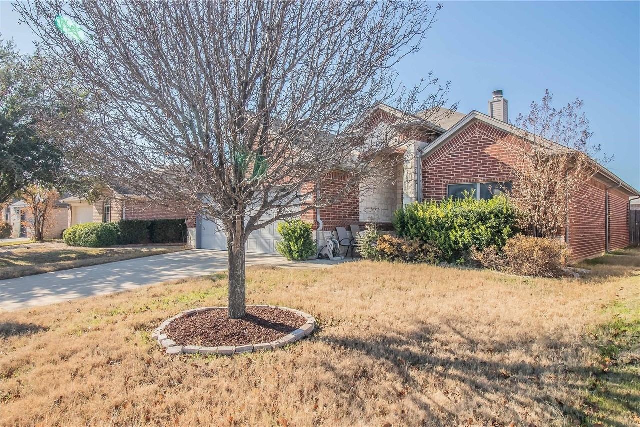 10625 Braewood Dr - Photo 2 of 17