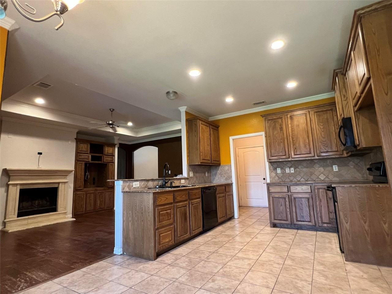 10625 Braewood Dr - Photo 7 of 17