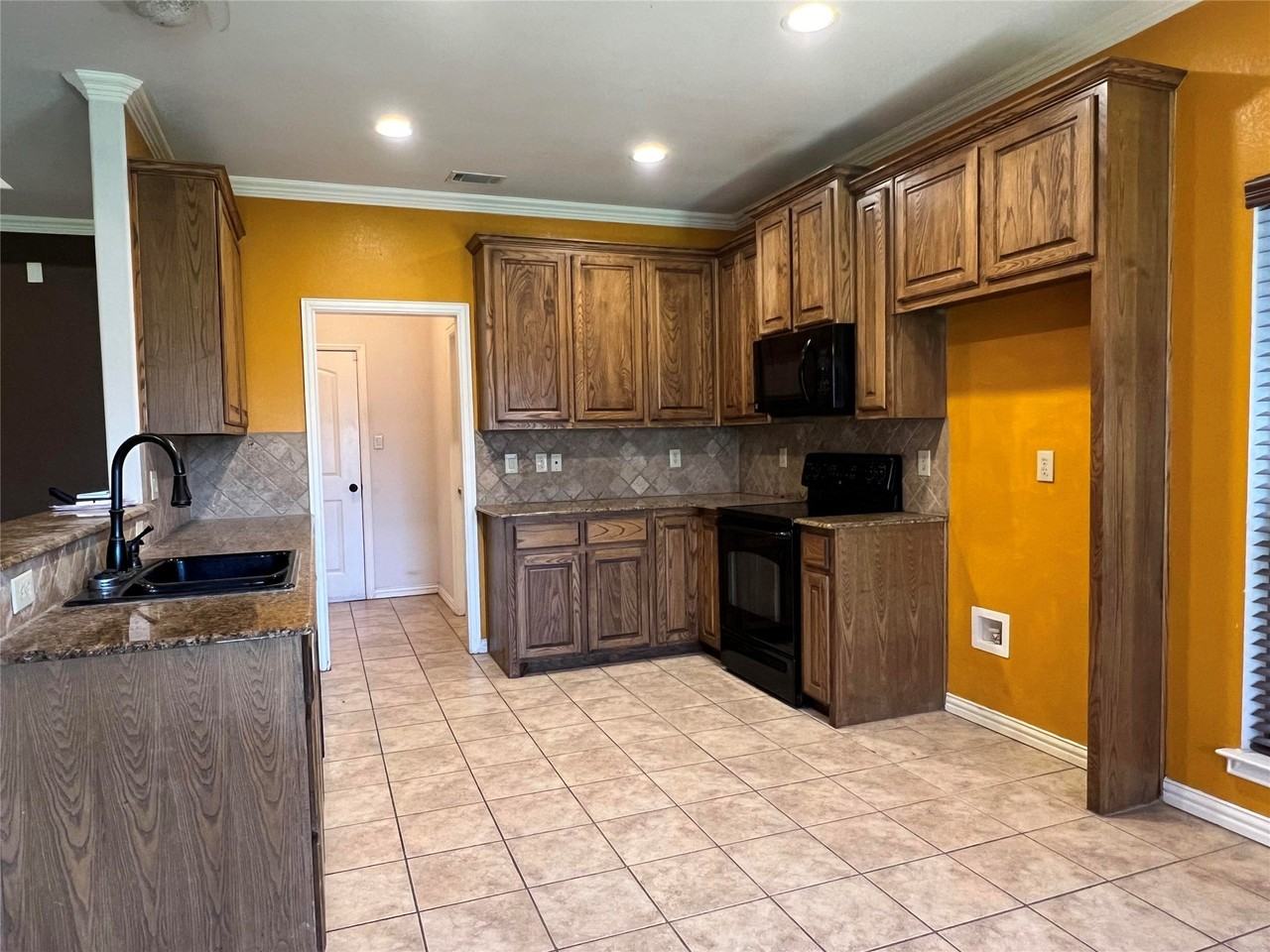 10625 Braewood Dr - Photo 6 of 14