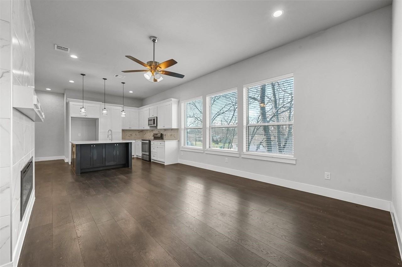 204 N Getzendaner St #2 - Photo 3 of 20