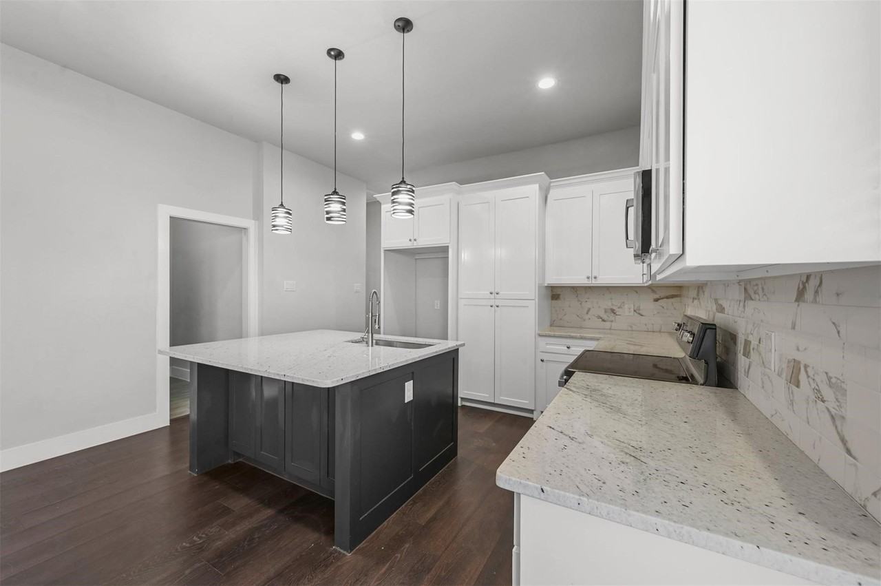204 N Getzendaner St #2 - Photo 5 of 20