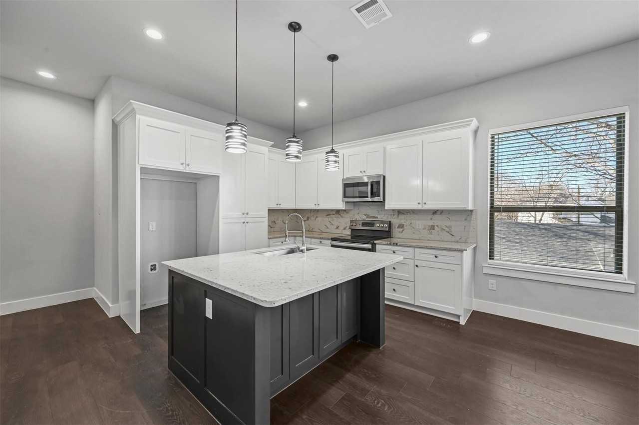 204 N Getzendaner St #2 - Photo 6 of 20