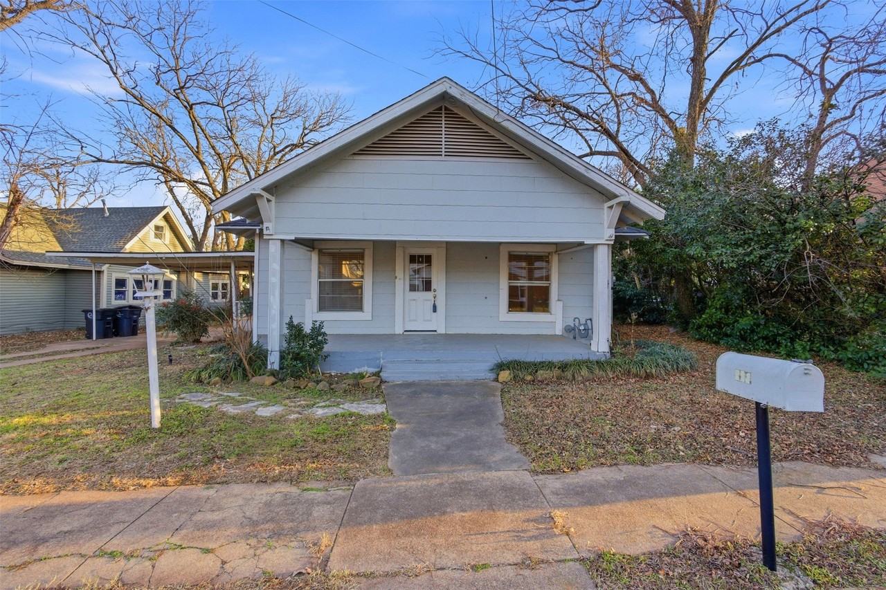 405 College St - Photo 2 of 24