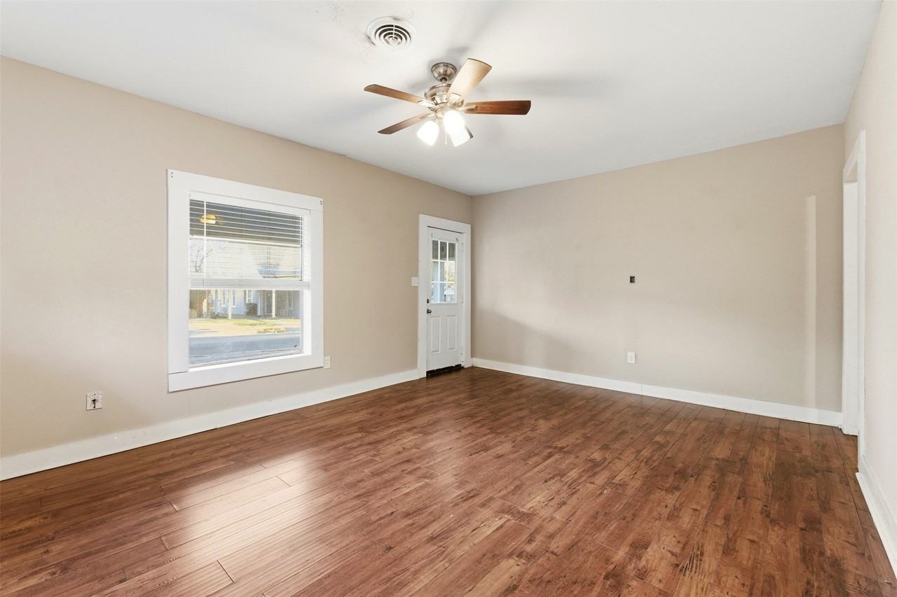 405 College St - Photo 6 of 24
