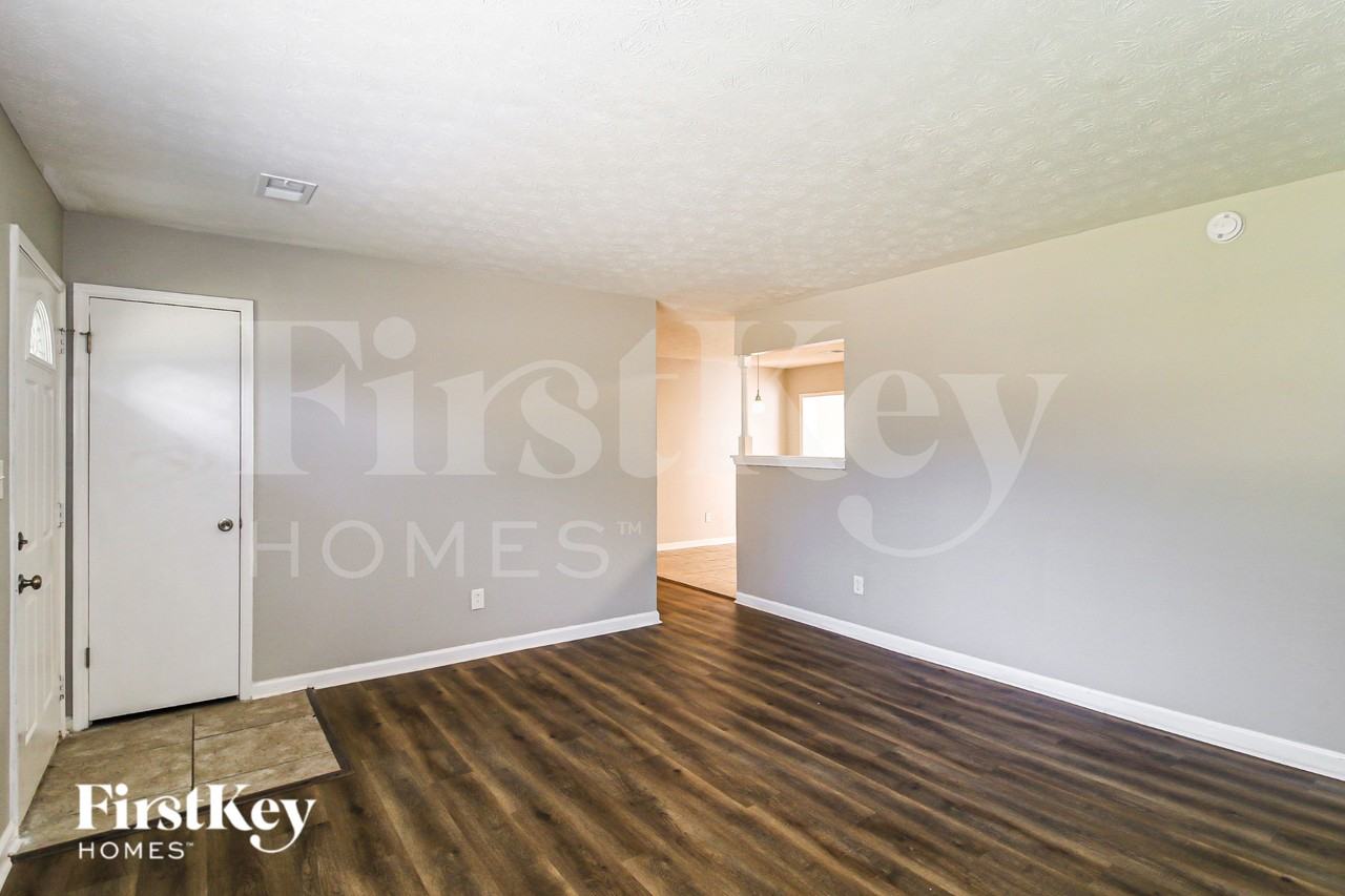 230 Montego Cir - Photo 3 of 19