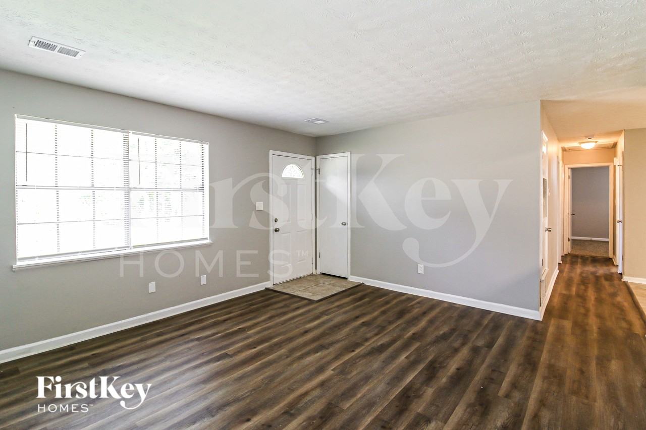 230 Montego Cir - Photo 4 of 19