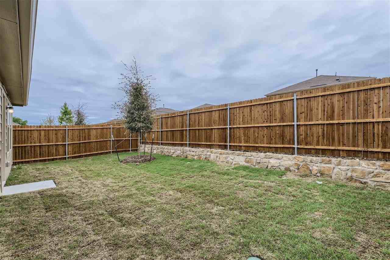 9236 Flowering Dogwood Ln - Photo 4 of 18