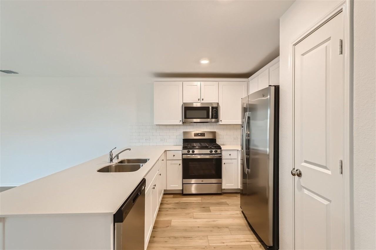 9236 Flowering Dogwood Ln - Photo 5 of 18