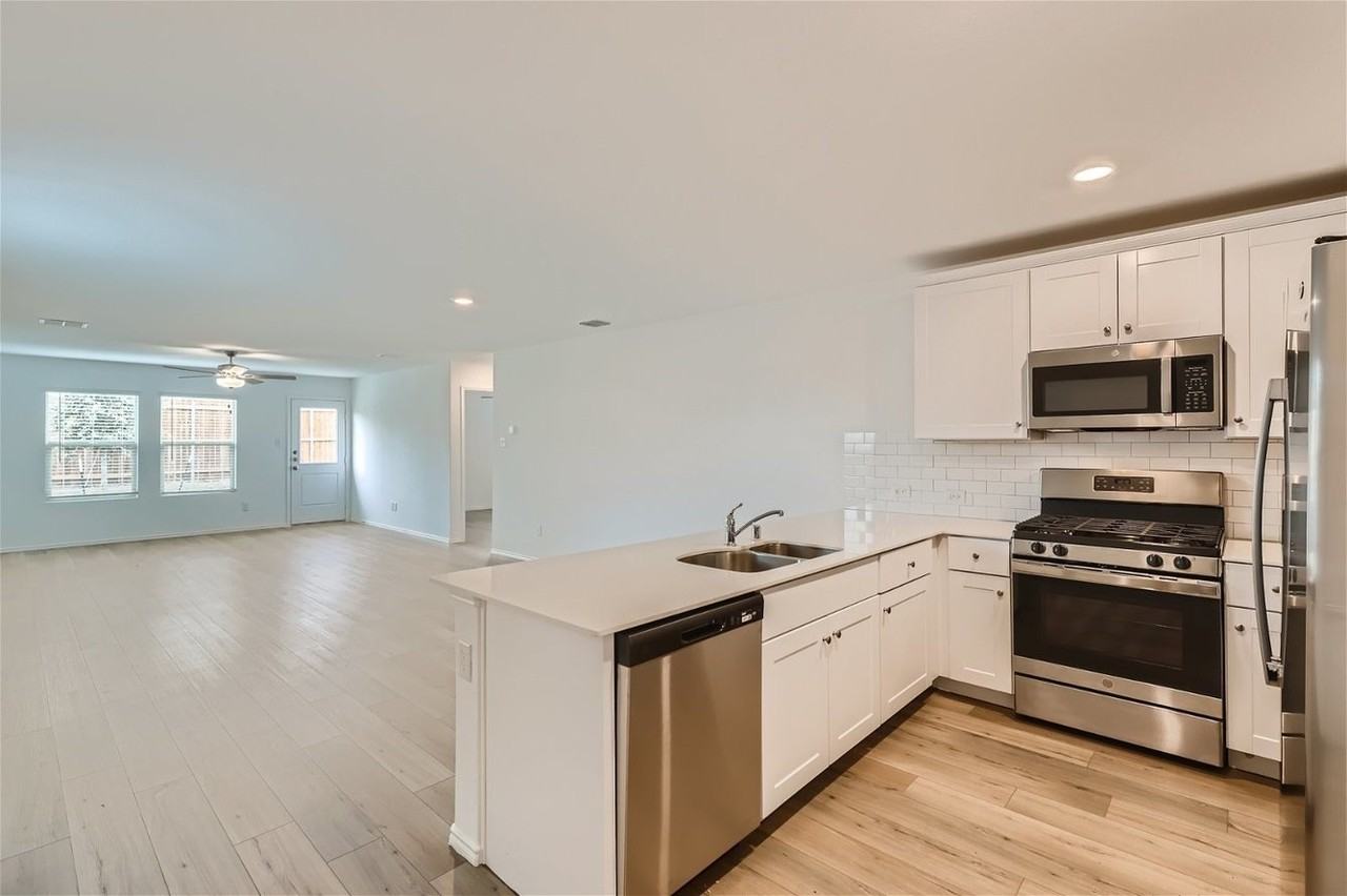 9236 Flowering Dogwood Ln - Photo 6 of 18