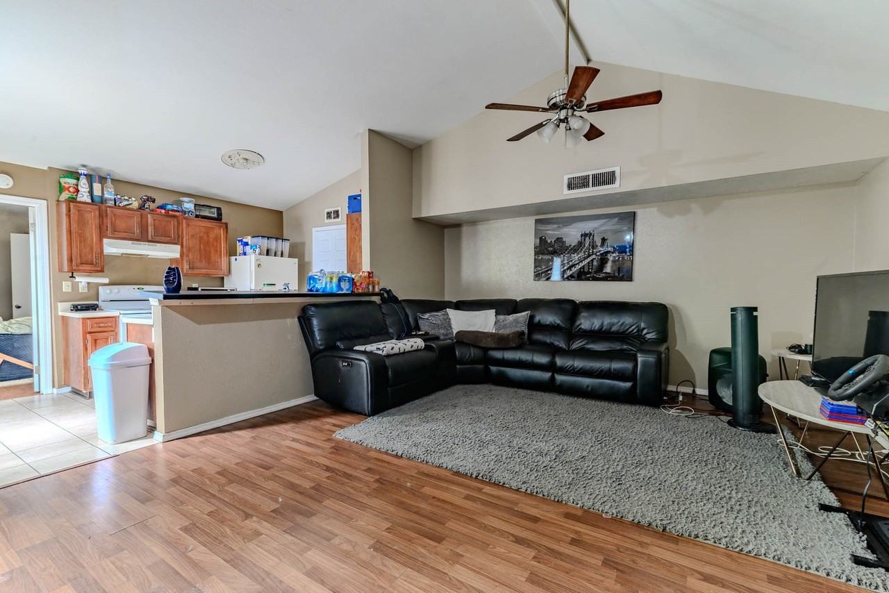 434 Pogue St - Photo 2 of 12