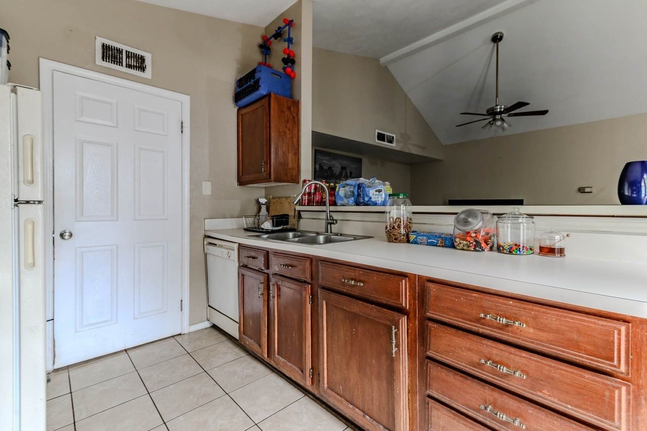 434 Pogue St - Photo 7 of 12