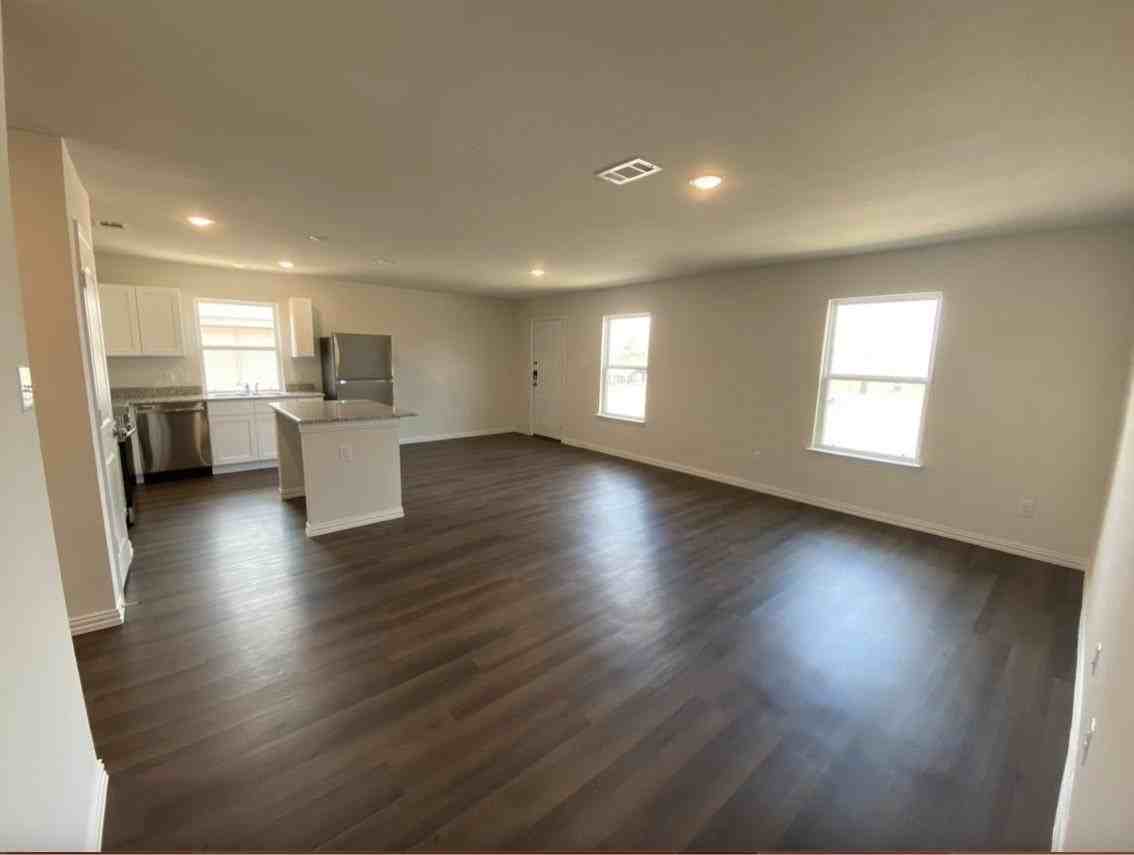 413 E Hull St - Photo 2 of 22