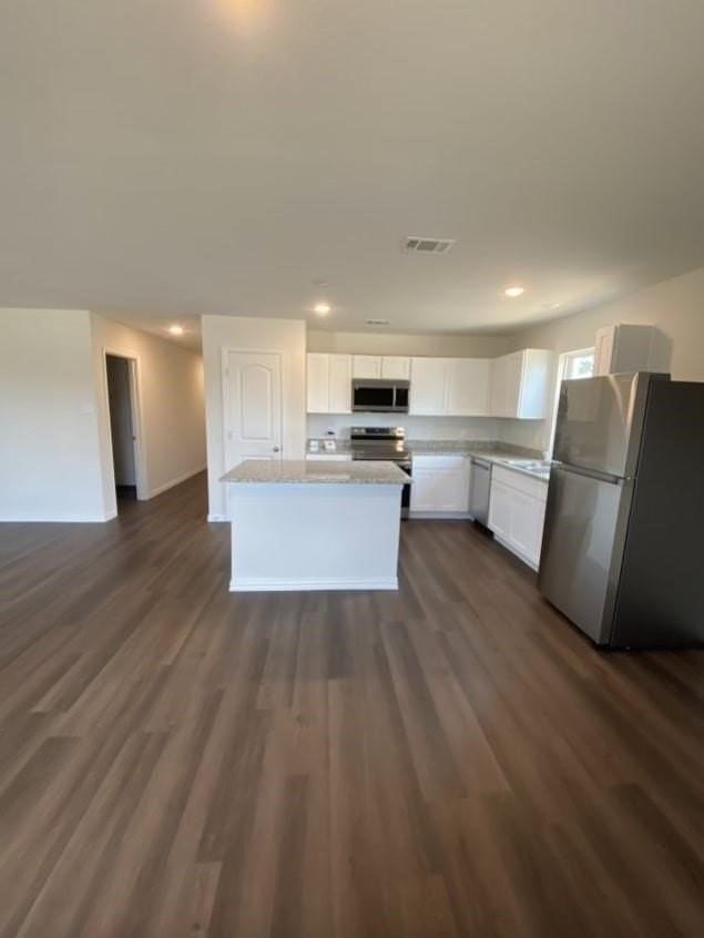 413 E Hull St - Photo 7 of 22