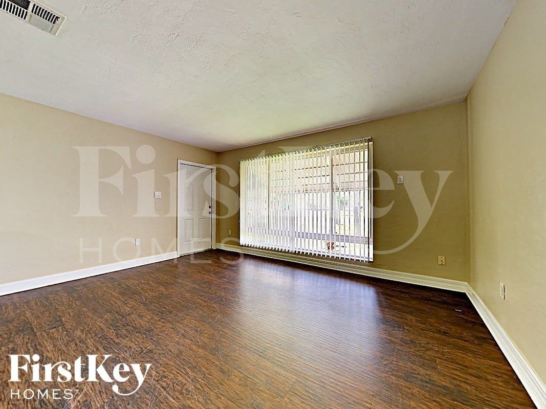 22162 Belinda Ave - Photo 2 of 15
