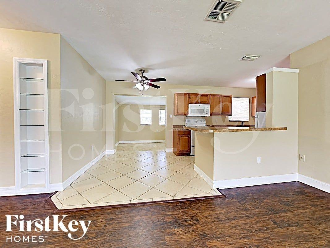 22162 Belinda Ave - Photo 3 of 15