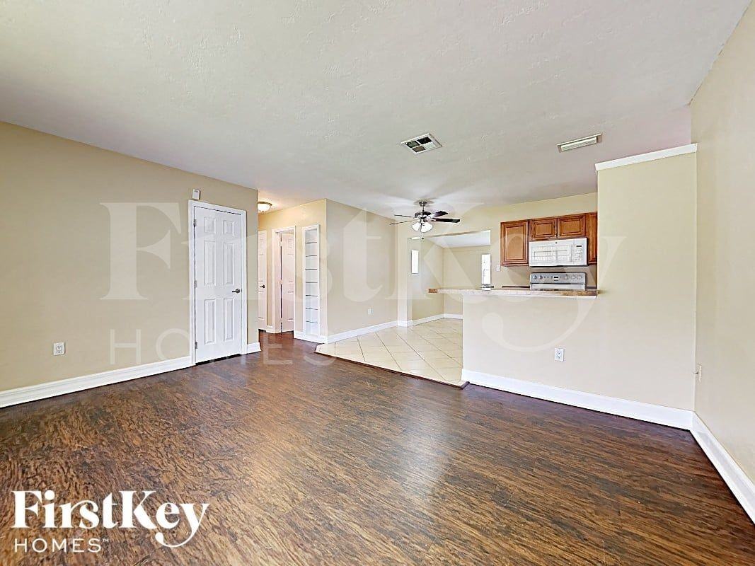 22162 Belinda Ave - Photo 4 of 15