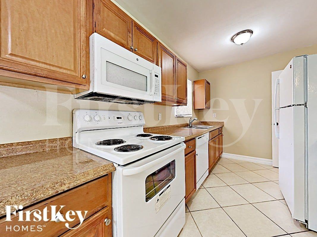 22162 Belinda Ave - Photo 6 of 15