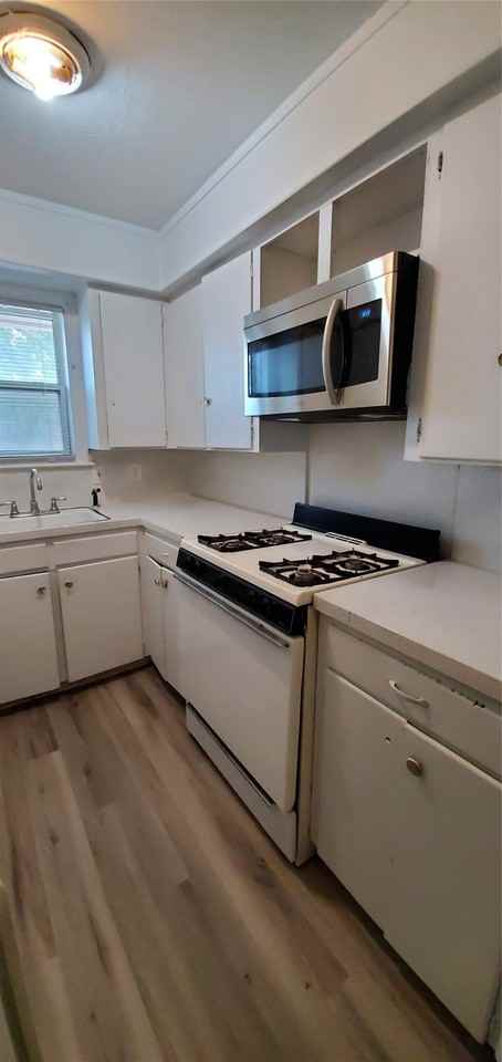 2404 Louise St #10 - Photo 3 of 12
